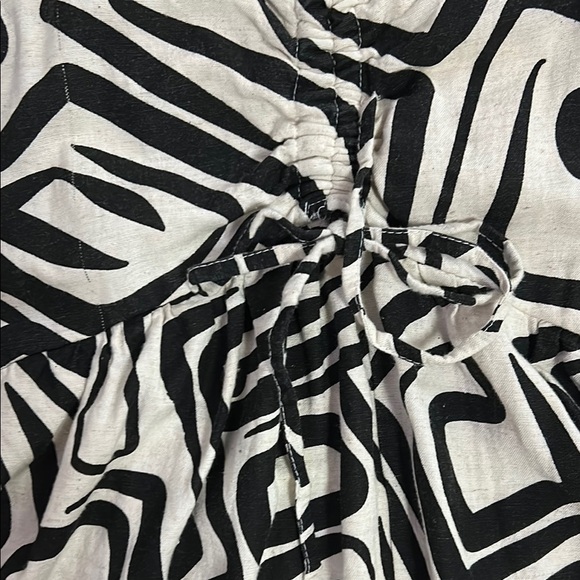 Sincerely Jules Monochrome Swirl Midi Dress - Picture 4 of 9